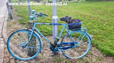Typisches Hollandrad in Nieuwvliet für einen erholsamen Urlaub in Hollad in der Region Zeeland.